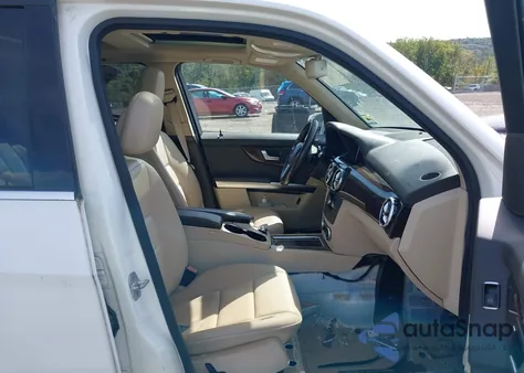 2015 Mercedes-Benz Glk 350 4Matic z USA, uszkodzony, nr VIN WDCGG8JB4FG342859